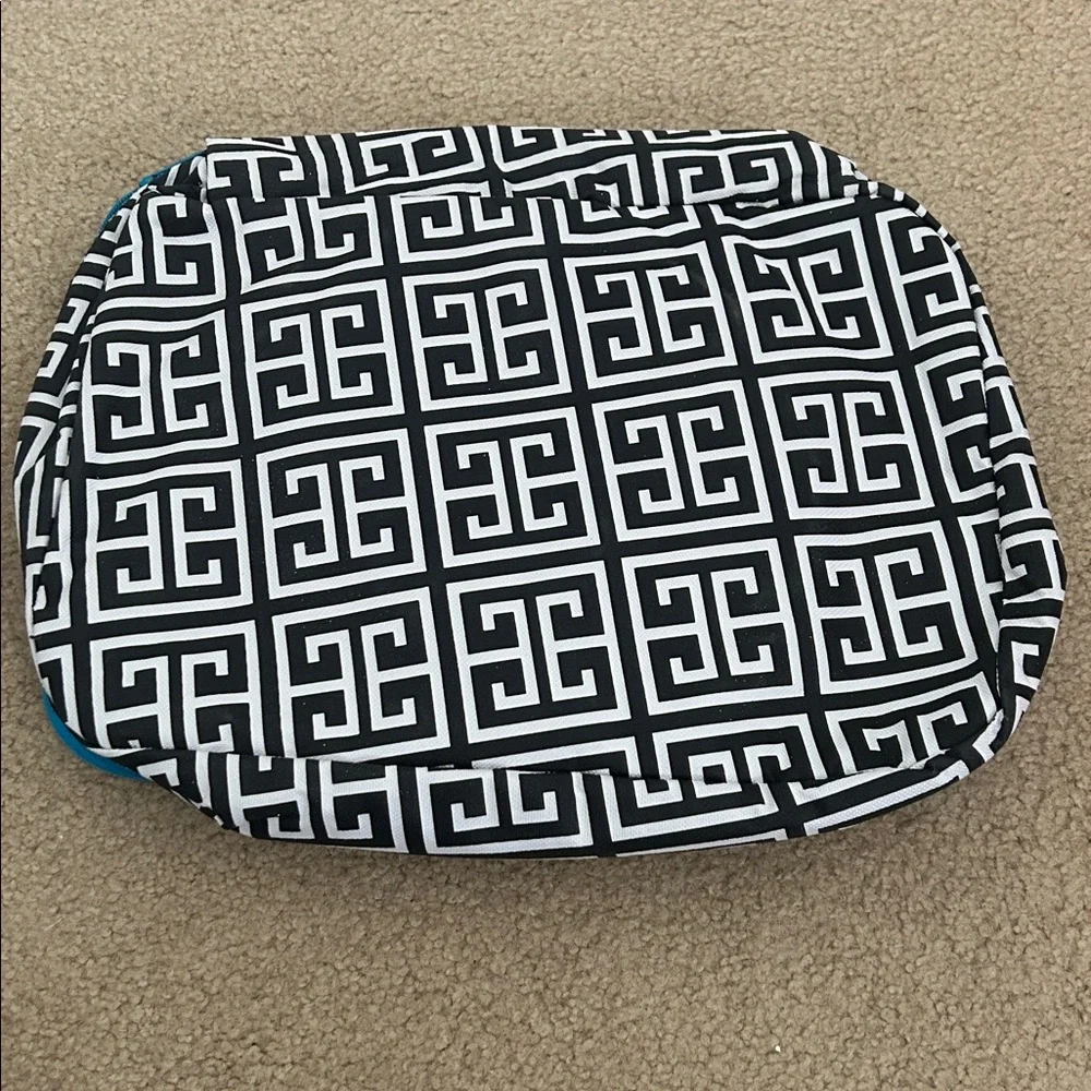 Tote Works Black and White Geometric Print Insulated Casserole Carrier NWT
